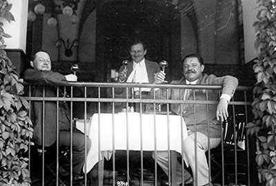 Wilhelm Fraenger und Heinrich George (im Hintergrund Georges Bruder Werner) Foto um 1930. (Bildrechte: Wilhelm Fraenger-Archiv Potsdam)